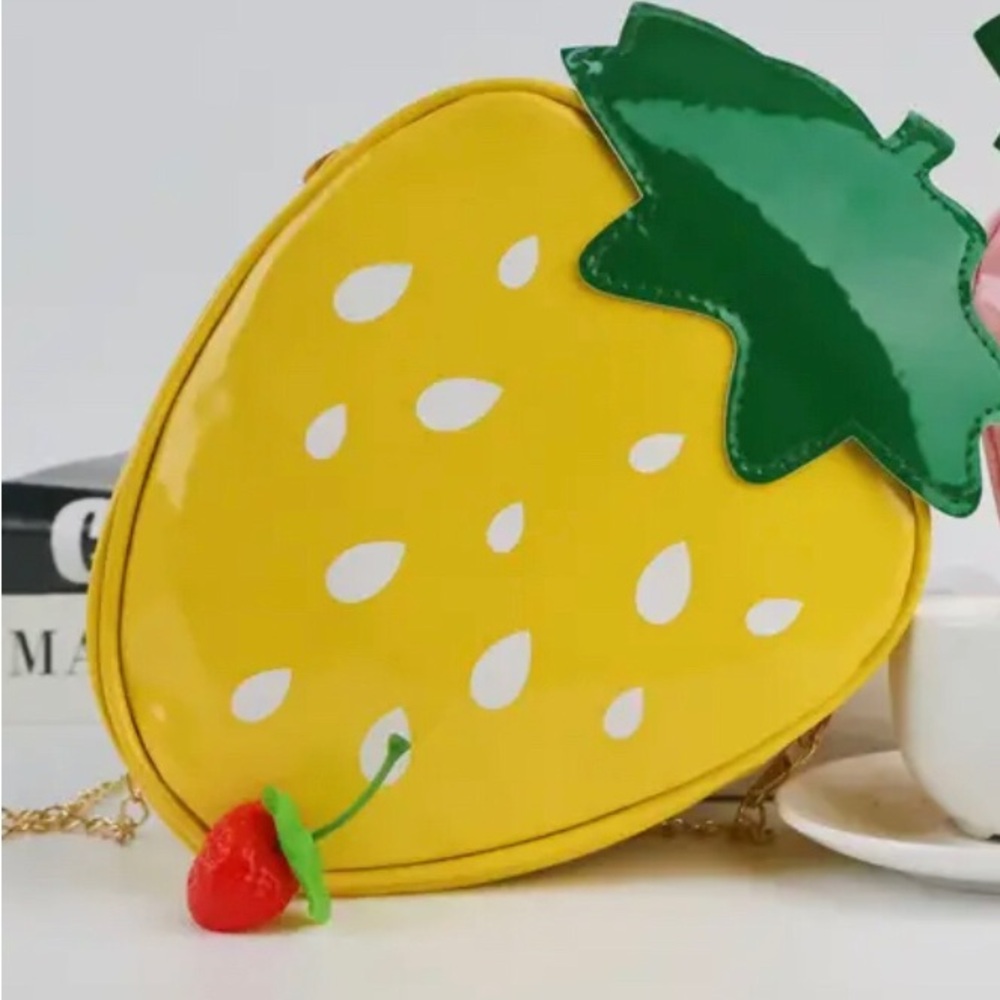 BNIB yellow berry tote 🍋
